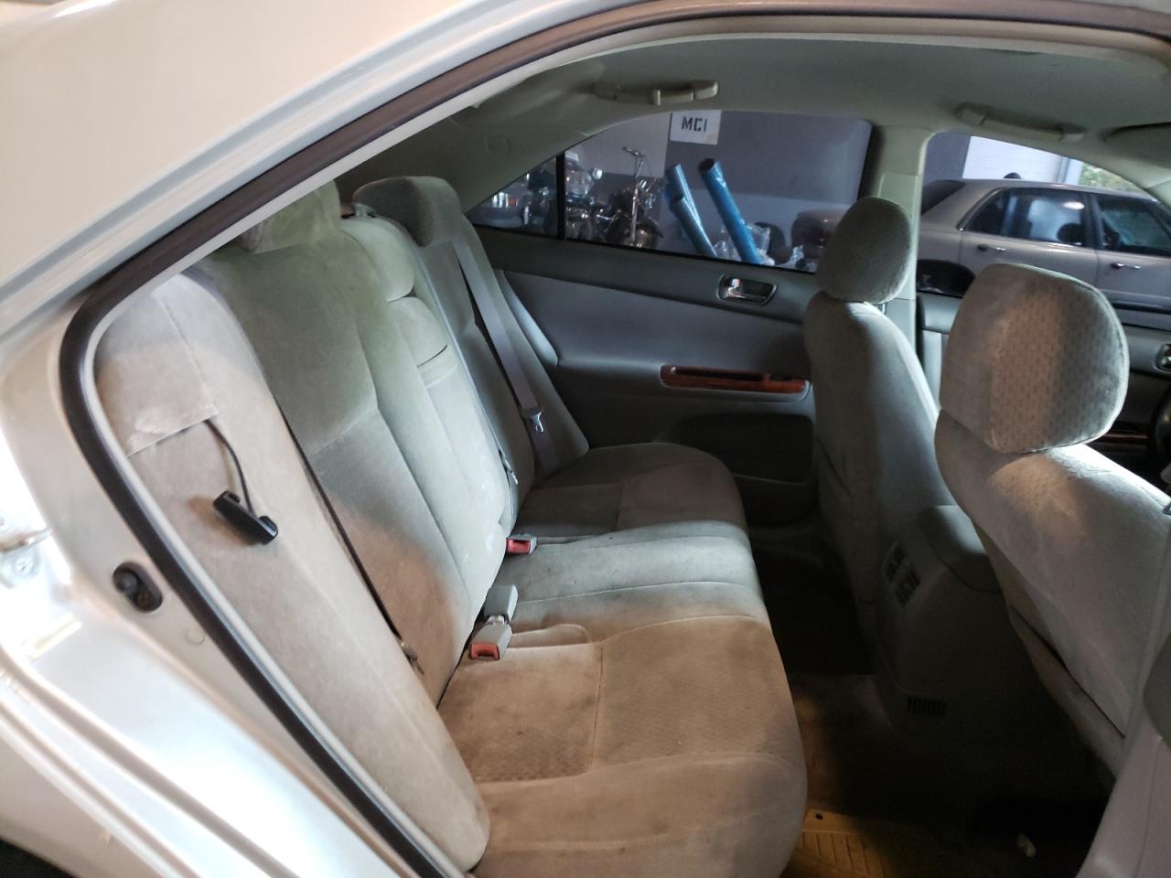Photo 6 from auction – 2002 TOYOTA CAMRY LE with VIN 4T1BE30K42U073263
