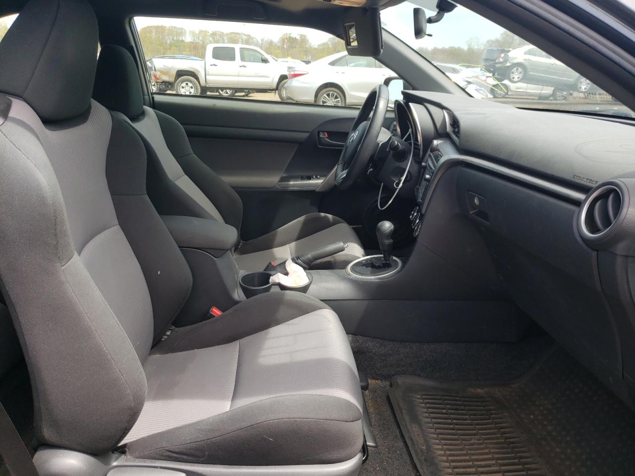 Photo 5 from auction – 2015 TOYOTA SCION TC with VIN JTKJF5C74FJ003018