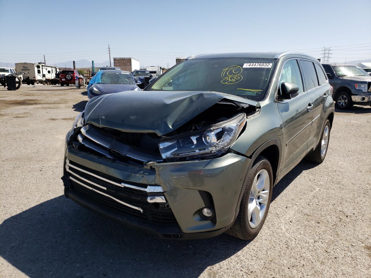Photo 2 from auction – 2019 TOYOTA HIGHLANDER with VIN 5TDYZRFH3KS305843