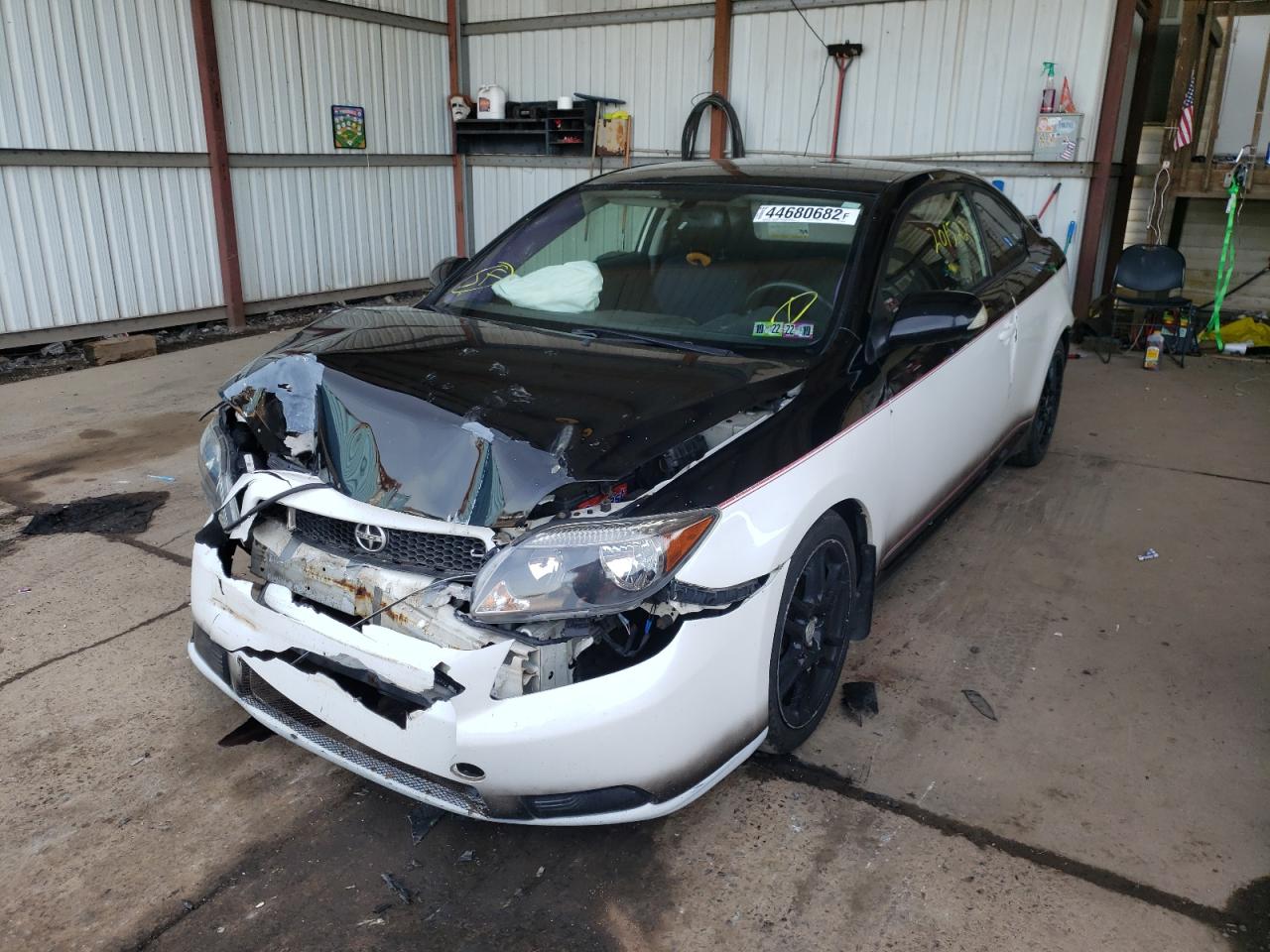 Photo 2 from auction – 2005 TOYOTA SCION TC with VIN JTKDE177250048174