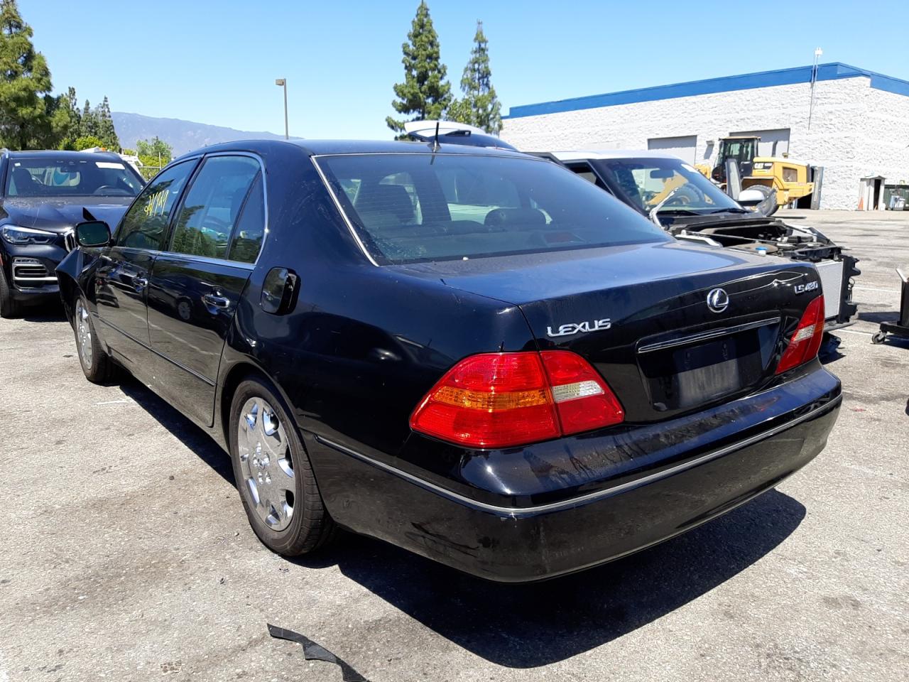 Photo 3 from auction – 2001 LEXUS LS 430 with VIN JTHBN30F810003843
