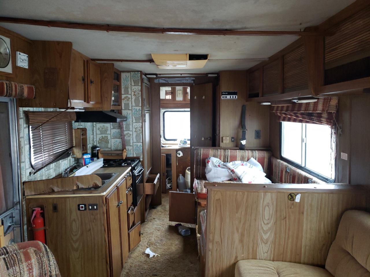Photo 6 from auction – 1984 FORD E-SER OTHR with VIN 1FDKE30L2EHB71228