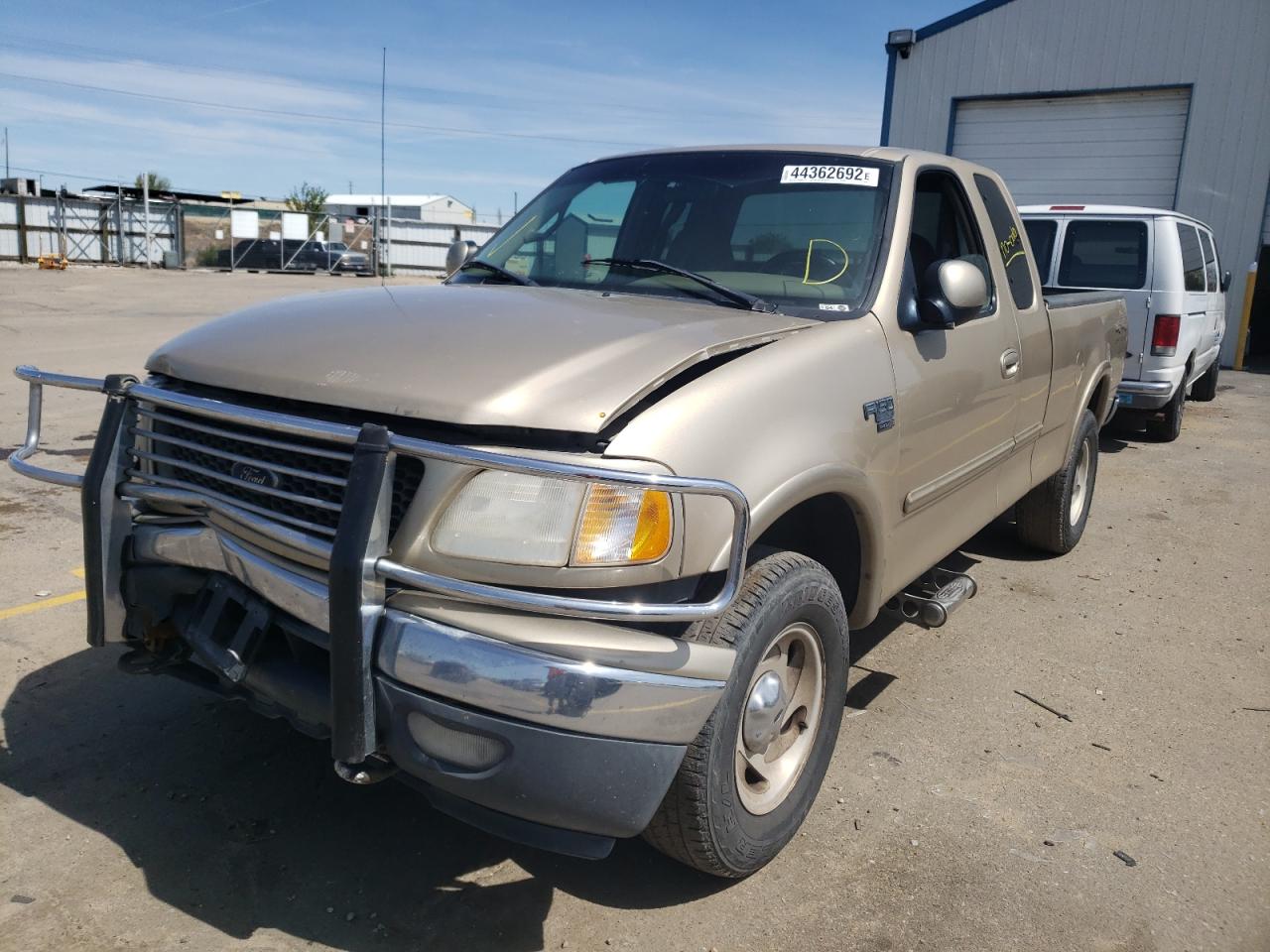 Photo 2 from auction – 2000 FORD F150 with VIN 1FTRX18W5YNB41890