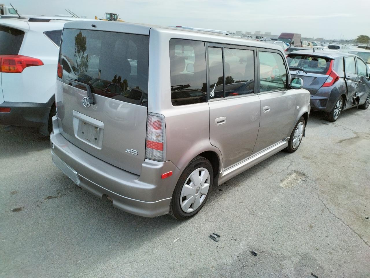 Photo 4 from auction – 2006 SCION XB with VIN JTLKT324064083999