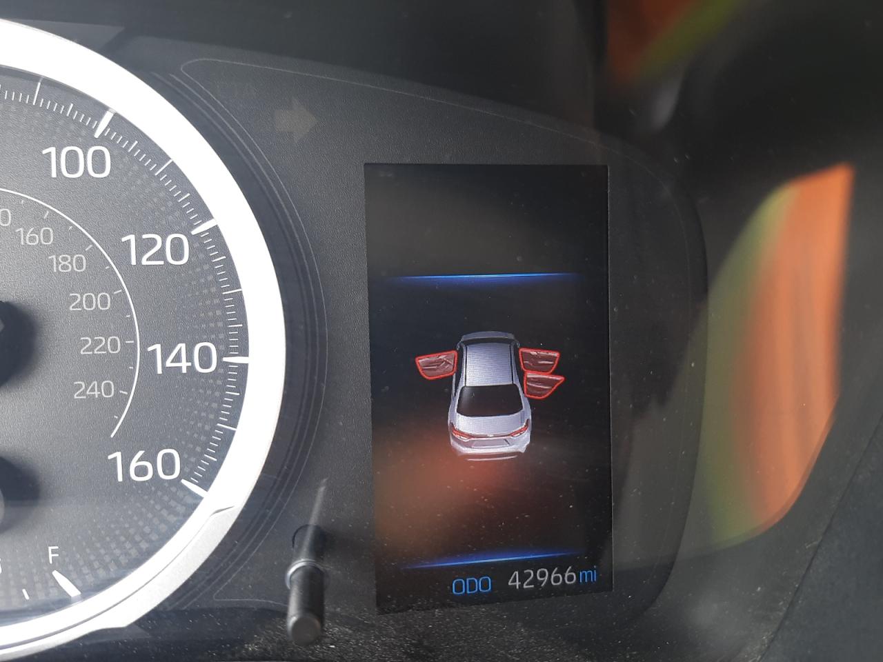 Photo 8 from auction – 2020 TOYOTA COROLLA LE with VIN 5YFEPRAE7LP118380