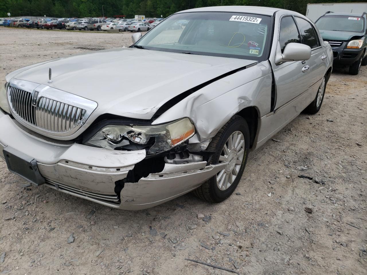 Photo 9 from auction – 2003 LINCOLN TOWN CAR E with VIN 1LNHM81W33Y694693
