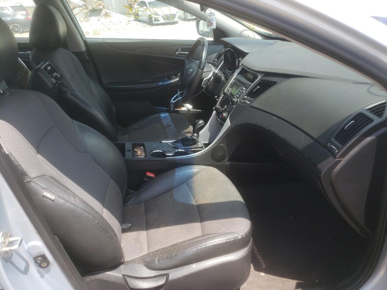 Photo 5 from auction – 2011 HYUNDAI SONATA SE with VIN 5NPEC4AC0BH133392