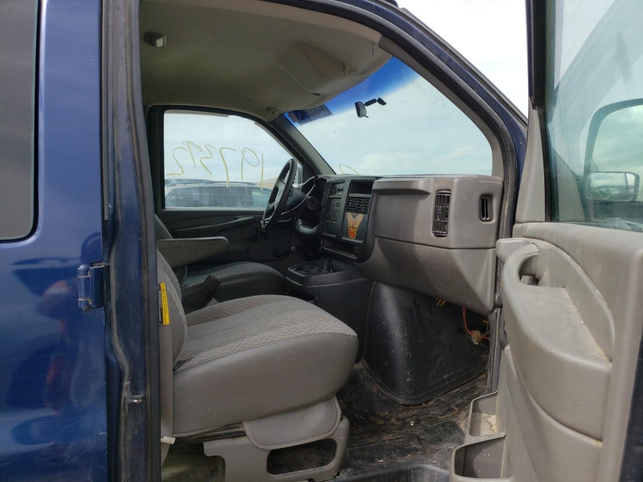 Photo 5 from auction – 2003 CHEVROLET EXPRESS G1 with VIN 1GCEG15X631225972