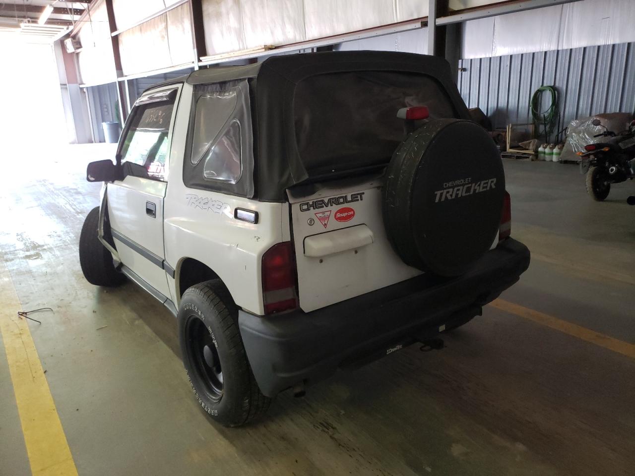 Photo 3 from auction – 1998 CHEVROLET TRACKER with VIN 2CNBJ1866W6917315