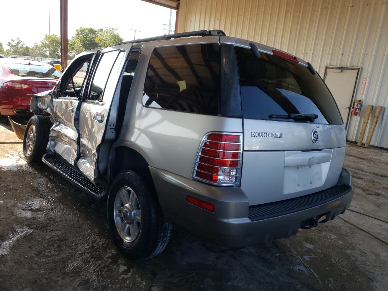Photo 3 from auction – 2003 MERCURY MOUNTAINEE with VIN 4M2ZU66K83UJ15704