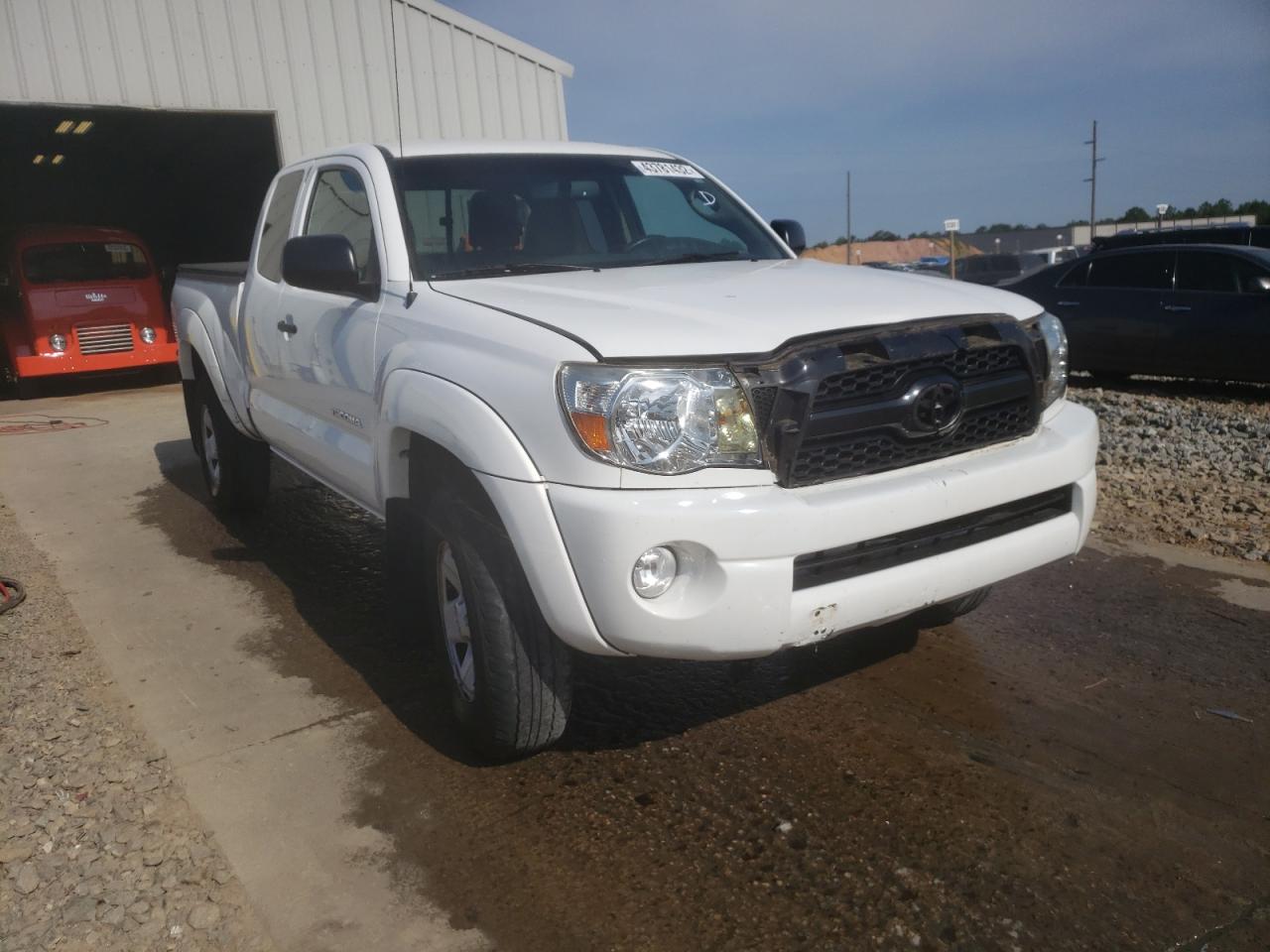 Photo 1 from auction – 2011 TOYOTA TACOMA PRE with VIN 5TFTU4GN6BX002503
