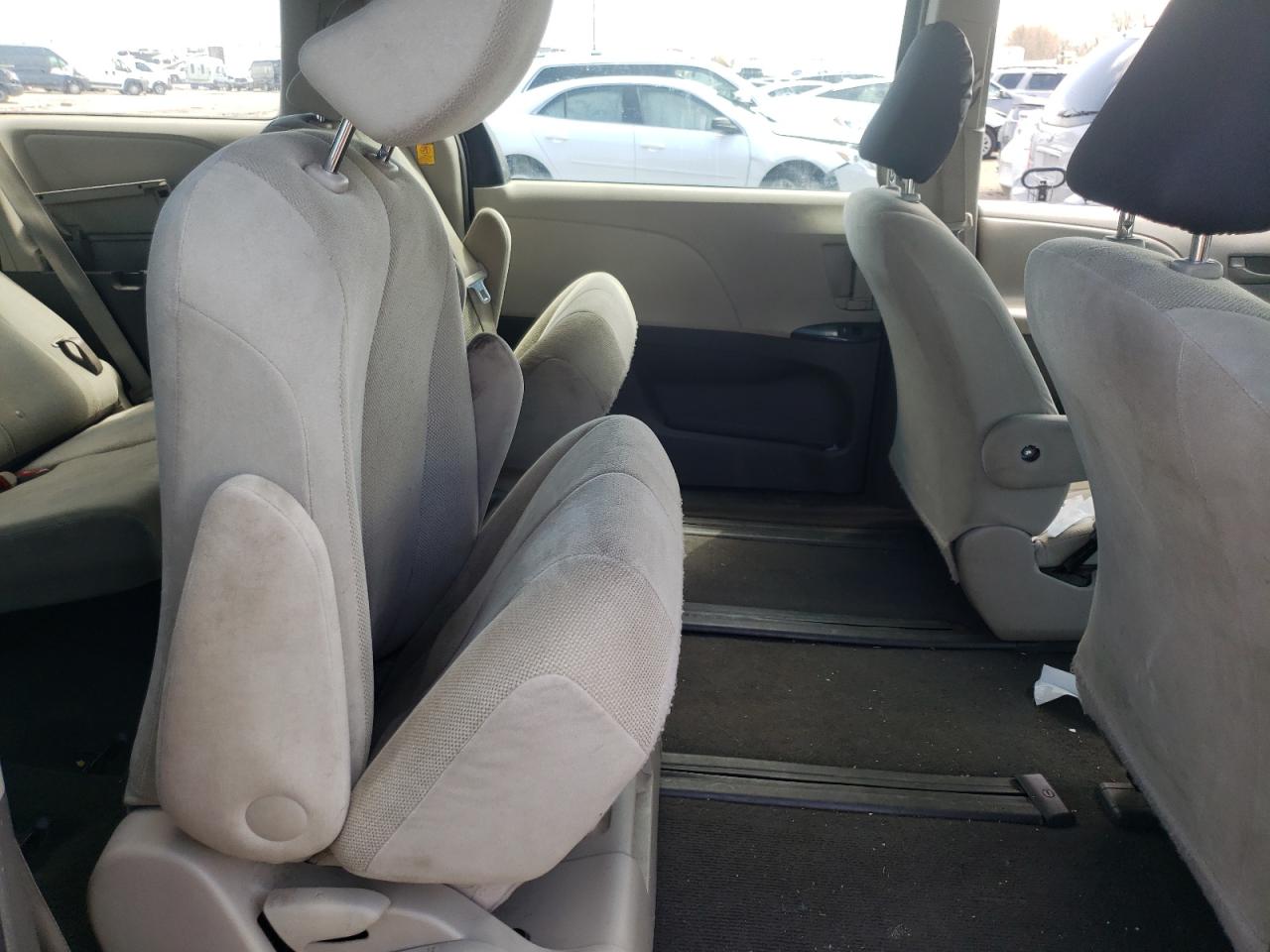 Photo 6 from auction – 2011 TOYOTA SIENNA with VIN 5TDZK3DC7BS011665