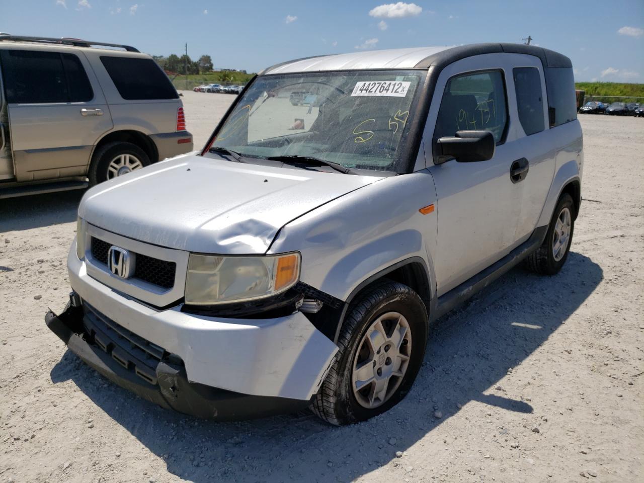 Photo 2 from auction – 2011 HONDA ELEMENT LX with VIN 5J6YH1H35BL000507