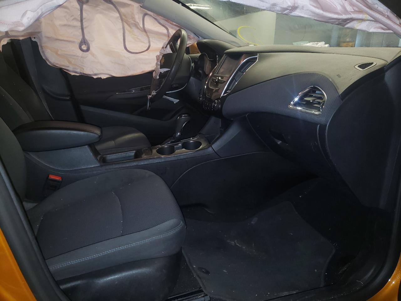 Photo 5 from auction – 2017 CHEVROLET CRUZE LT with VIN 3G1BE6SM3HS549671