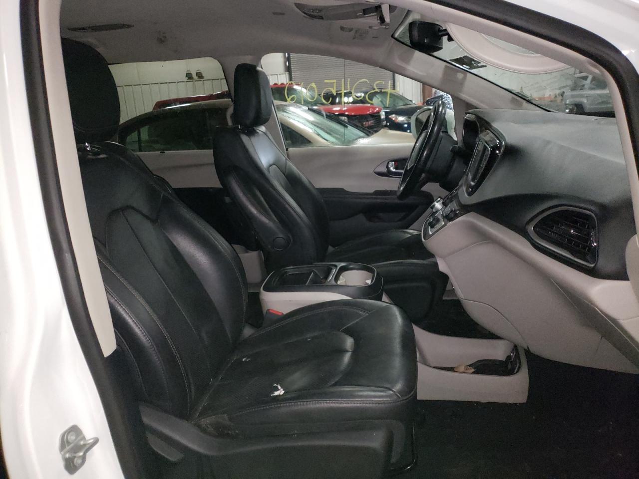 Zdjęcie 5 z aukcji – 2020 CHRYSLER PACIFICA T z VIN 2C4RC1BG7LR157291