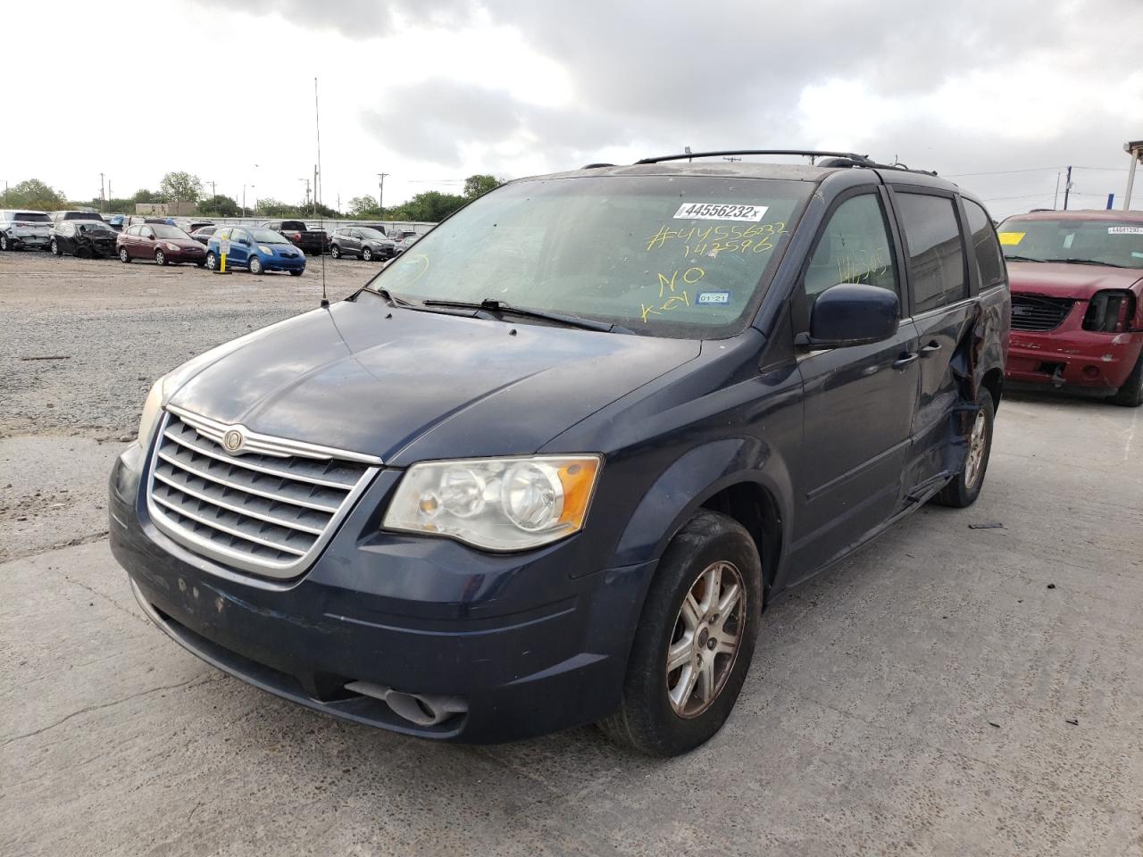 Photo 2 from auction – 2008 CHRYSLER TOWN & COU with VIN 2A8HR54P08R142596