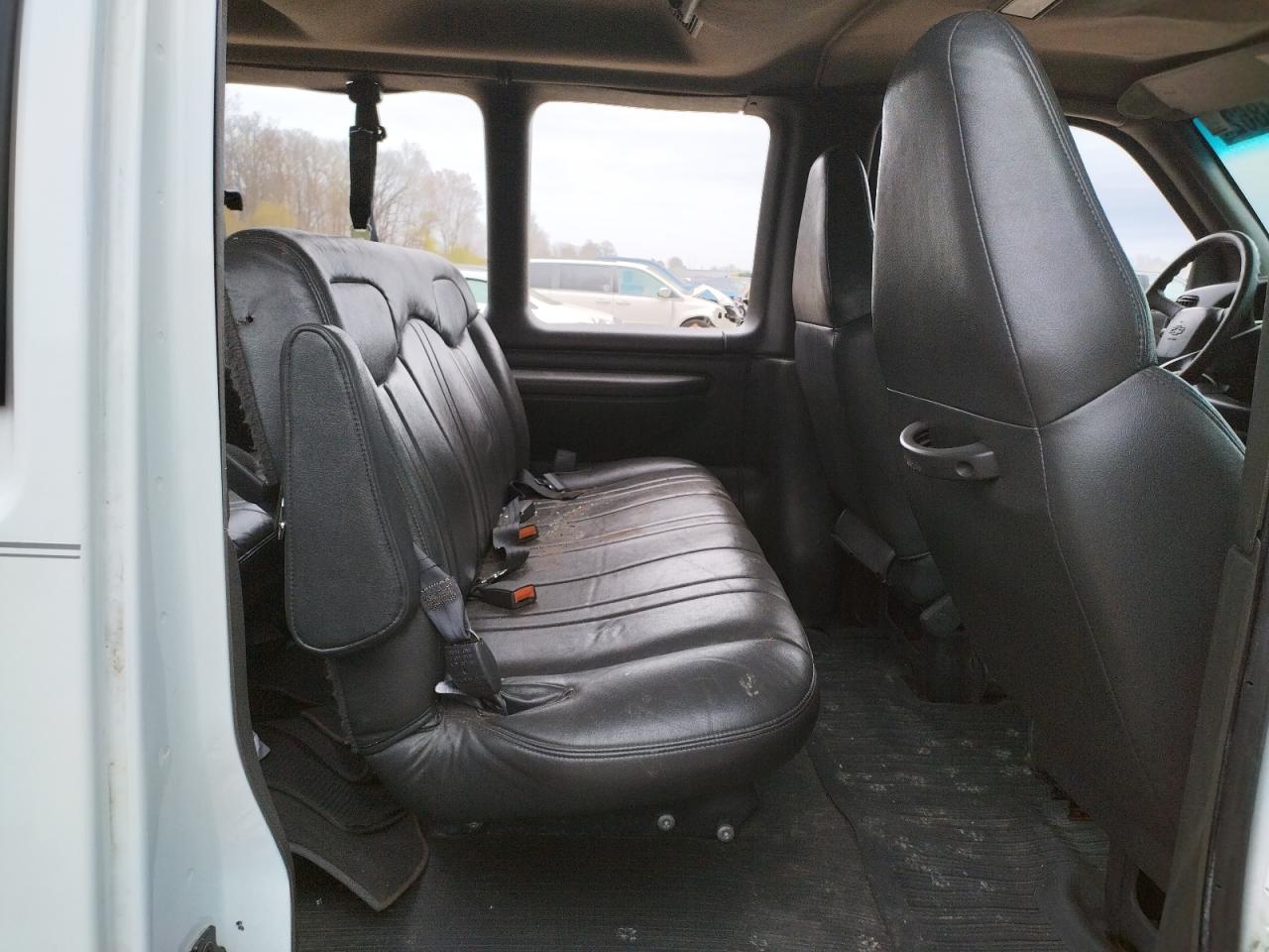 Photo 16 from auction – 2002 CHEVROLET EXPRESS G3 with VIN 1GAHG35R521172229
