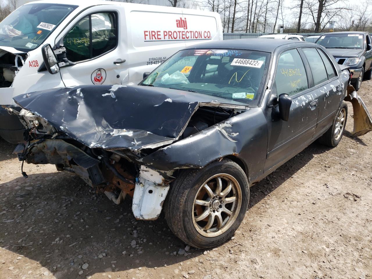 Photo 2 from auction – 2004 FORD CROWN VICT with VIN 2FAHP71W24X143412