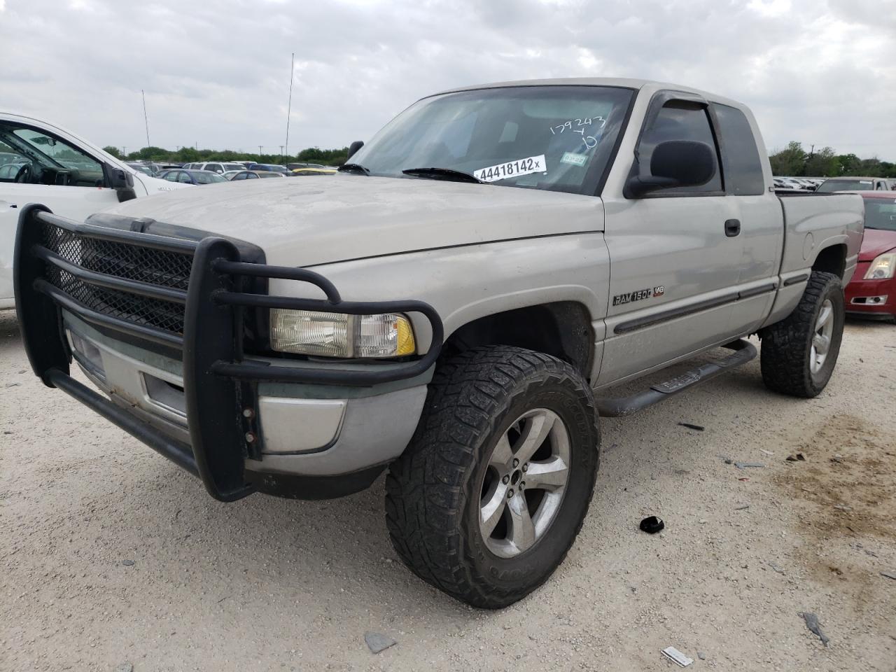 Photo 2 from auction – 1999 DODGE RAM 1500 with VIN 3B7HF13Z4XG180204