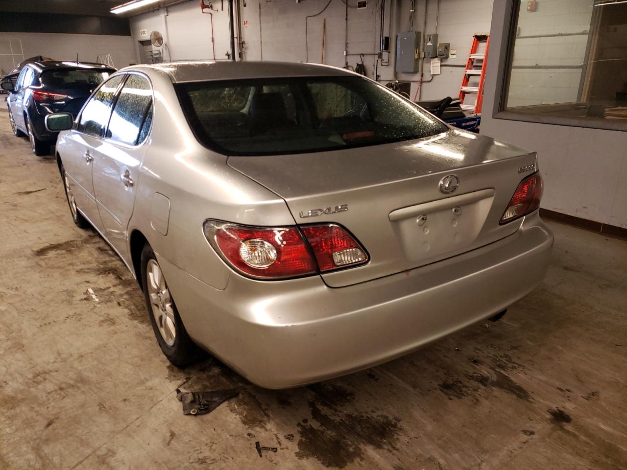 Photo 3 from auction – 2004 LEXUS ES 330 with VIN JTHBA30G740023266