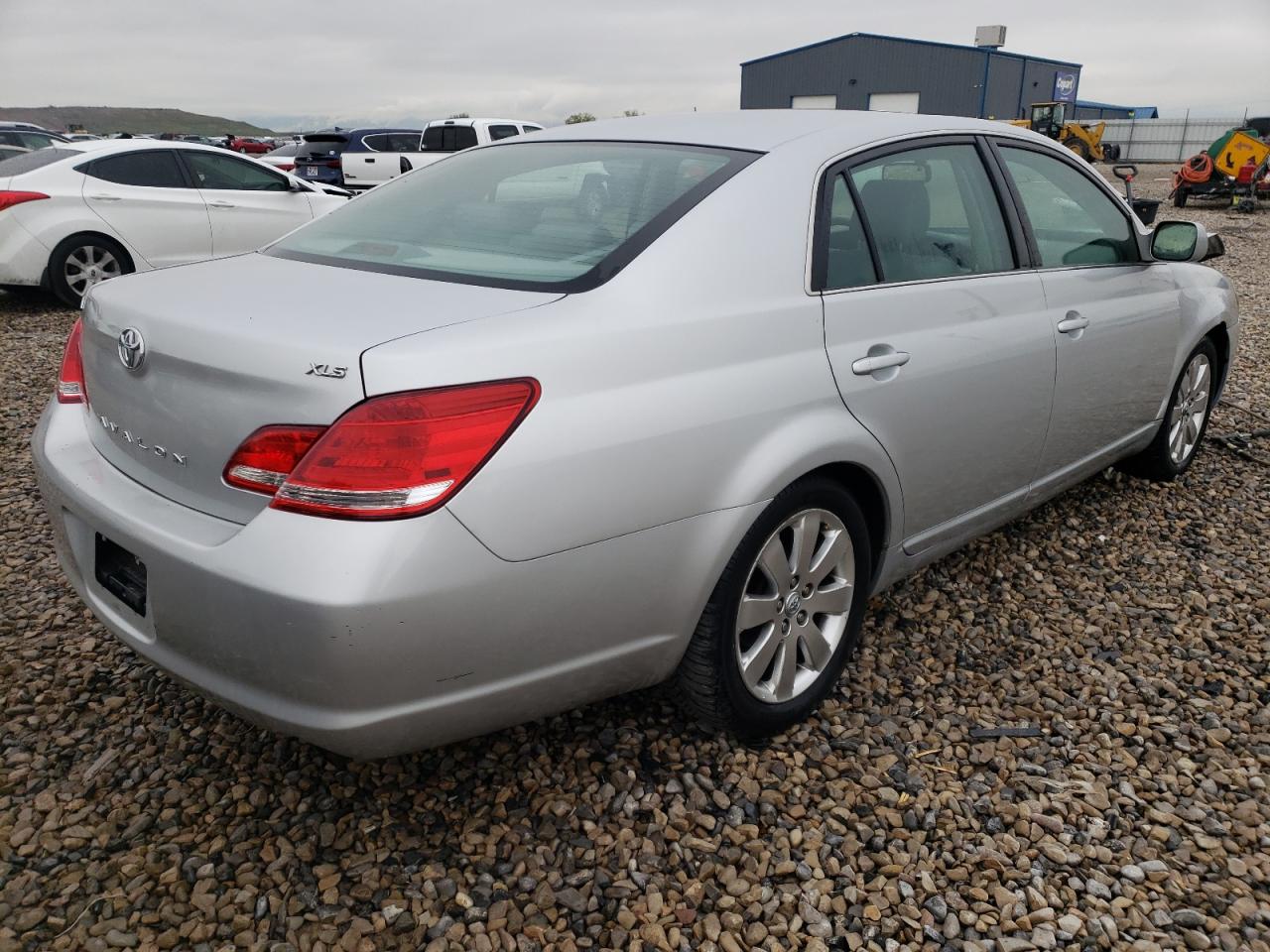 Photo 4 from auction – 2005 TOYOTA AVALON XL with VIN 4T1BK36B95U049335