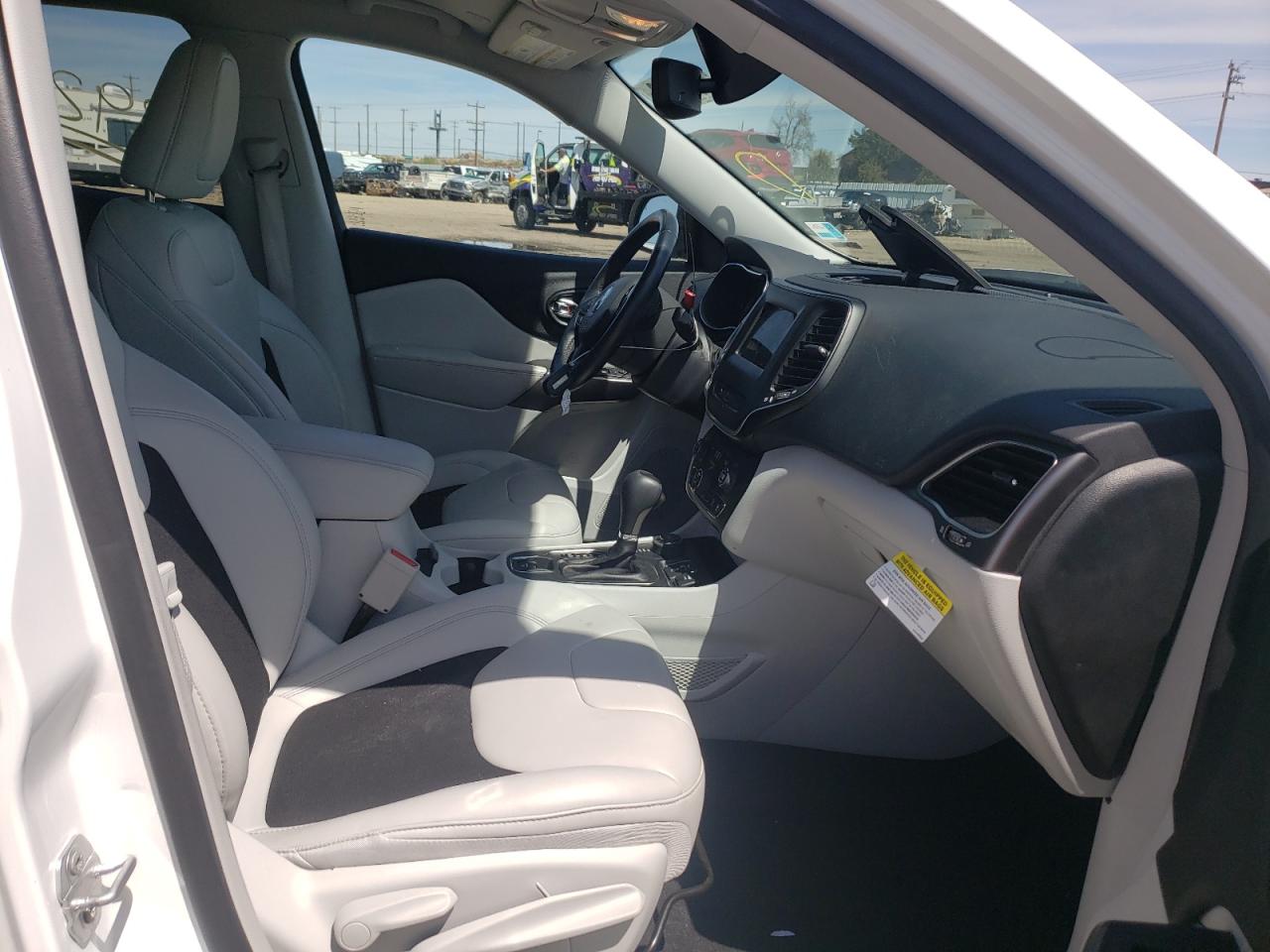 Photo 5 from auction – 2020 JEEP CHEROKEE L with VIN 1C4PJMLX2LD516742