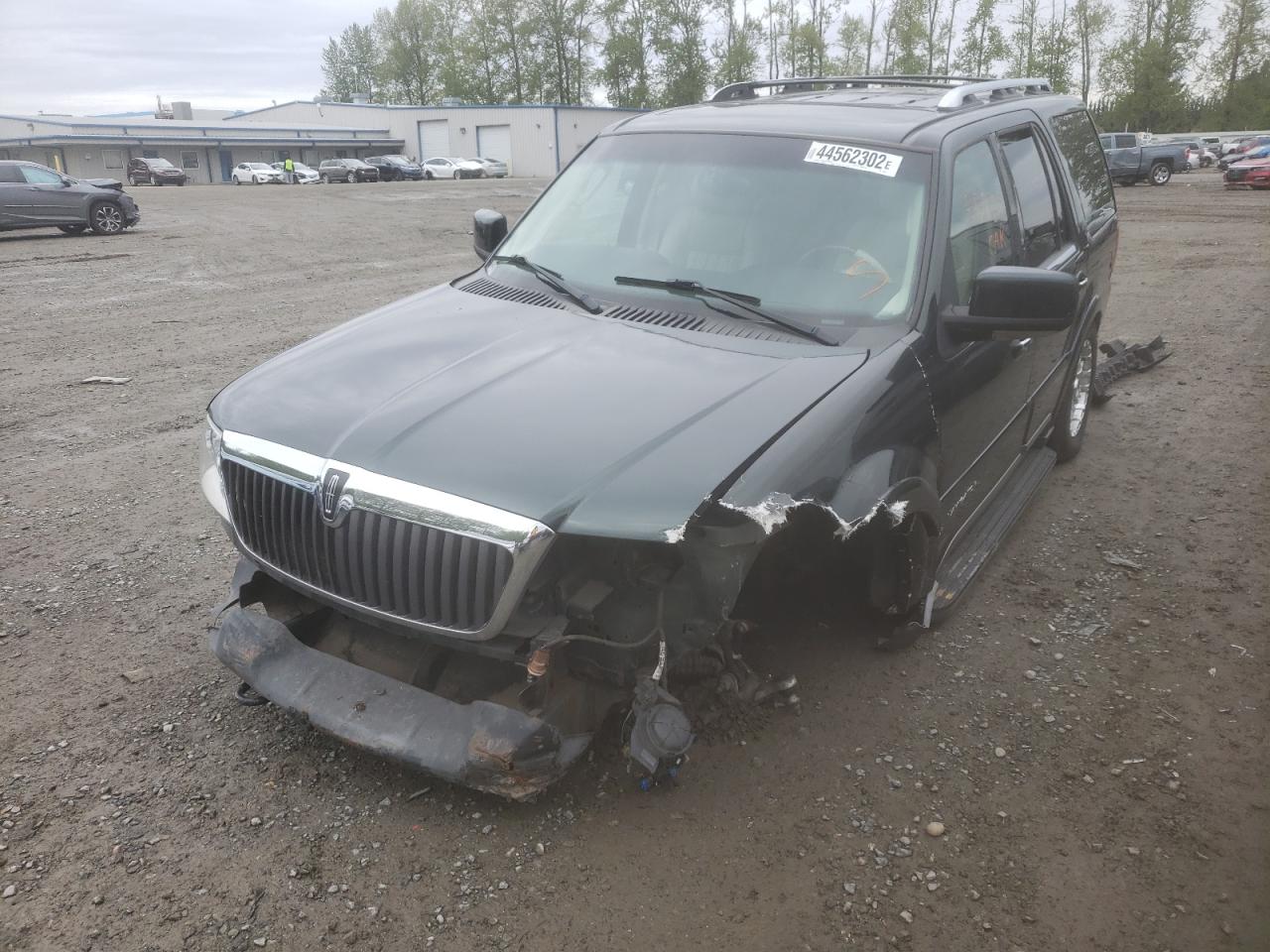 Photo 2 from auction – 2003 LINCOLN NAVIGATOR with VIN 5LMFU28R23LJ02909
