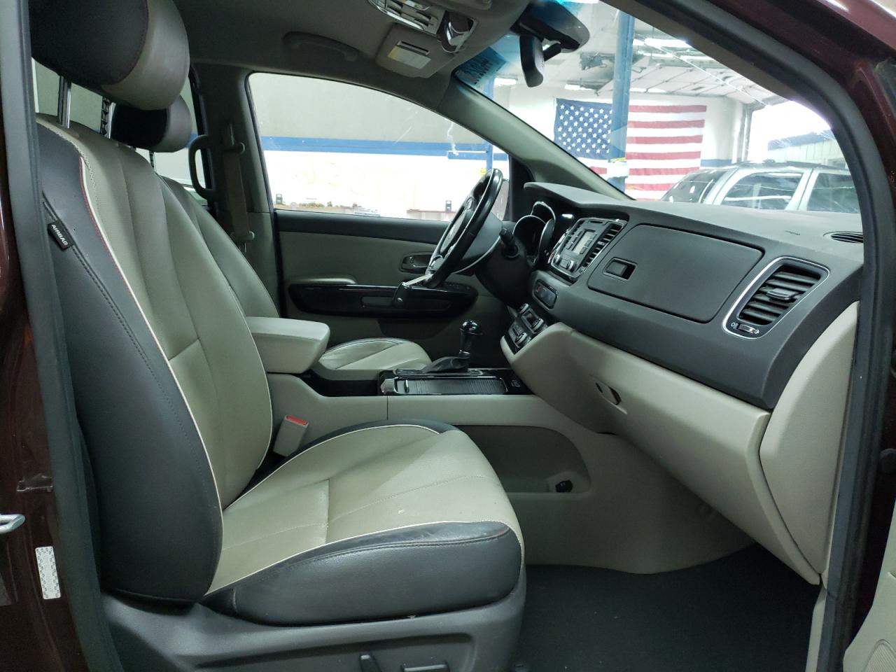 Photo 5 from auction – 2015 KIA SEDONA EX with VIN KNDMC5C19F6043669