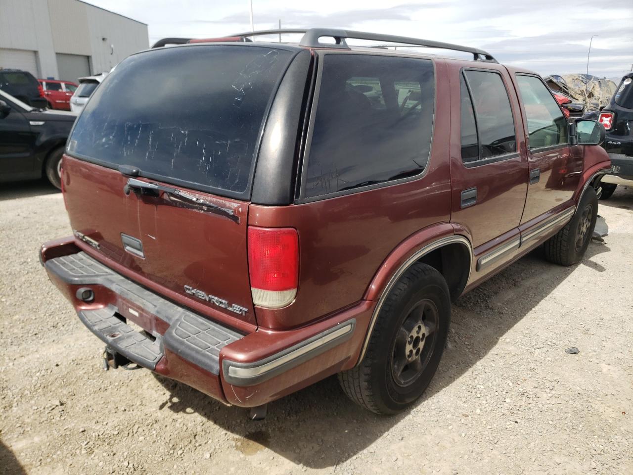 Photo 4 from auction – 1999 CHEVROLET BLAZER with VIN 1GNDT13W5X2117450