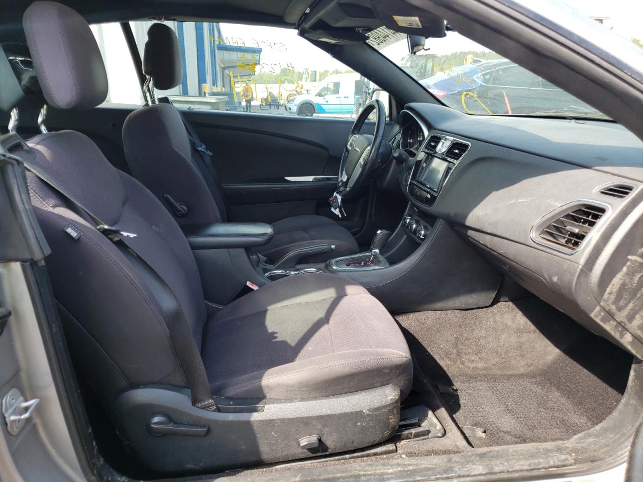Photo 5 from auction – 2013 CHRYSLER 200 TOURIN with VIN 1C3BCBEG8DN522549