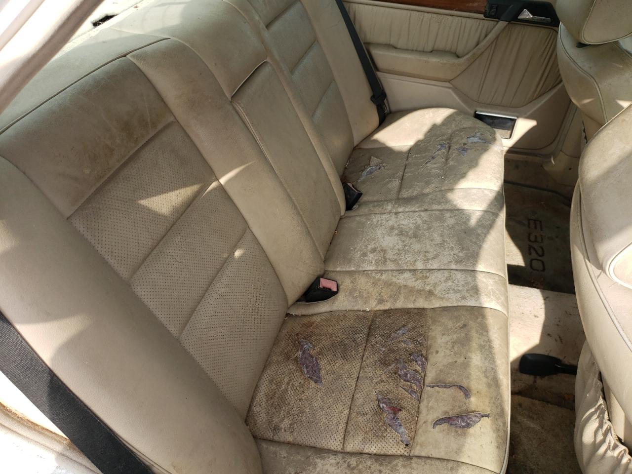 Photo 9 from auction – 1995 MERCEDES-BENZ E 320 BASE with VIN WDBEA32E0SC187205