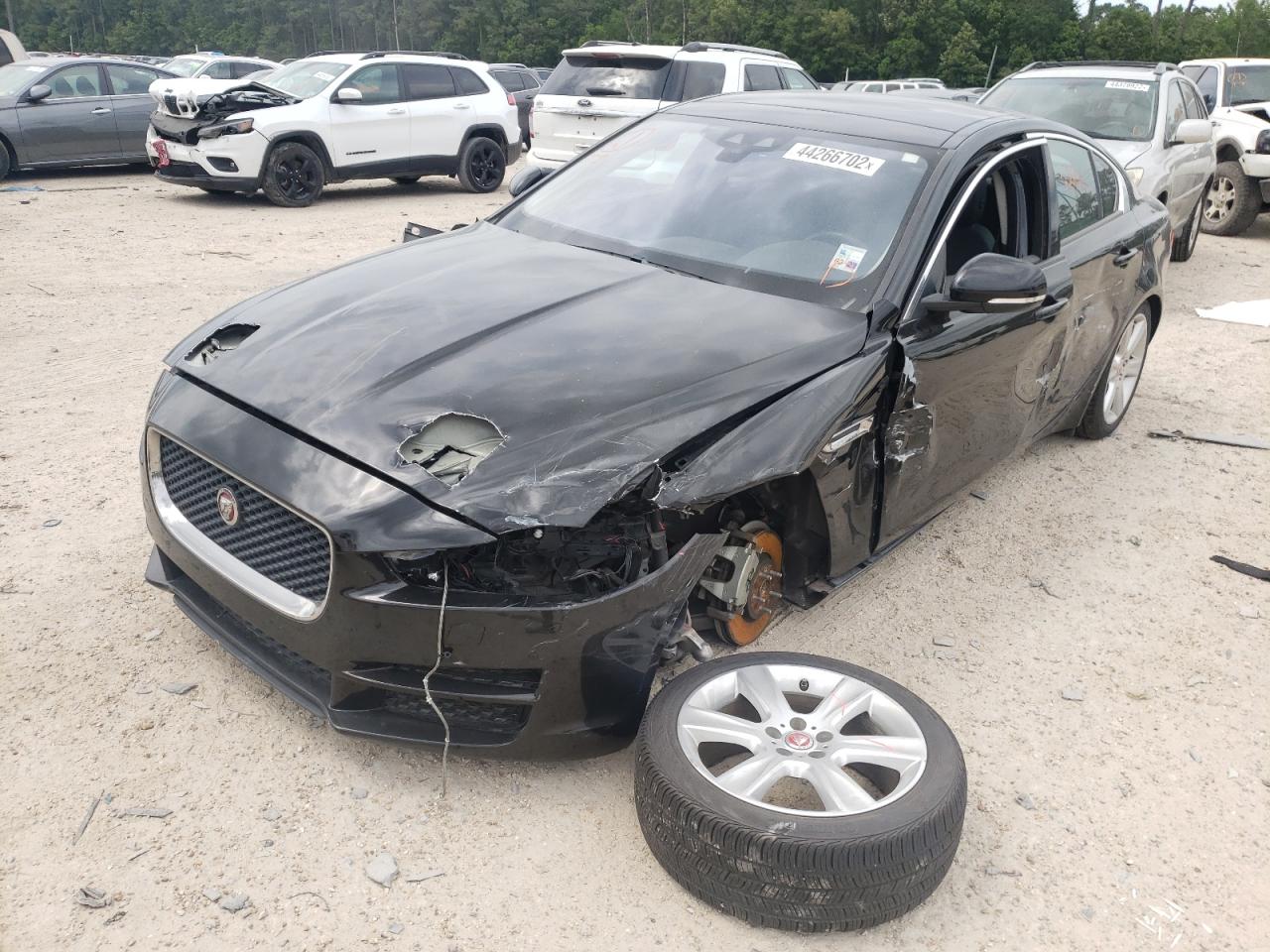 Photo 2 from auction – 2018 JAGUAR XE PREMIUM with VIN SAJAD4FX5JCP34963