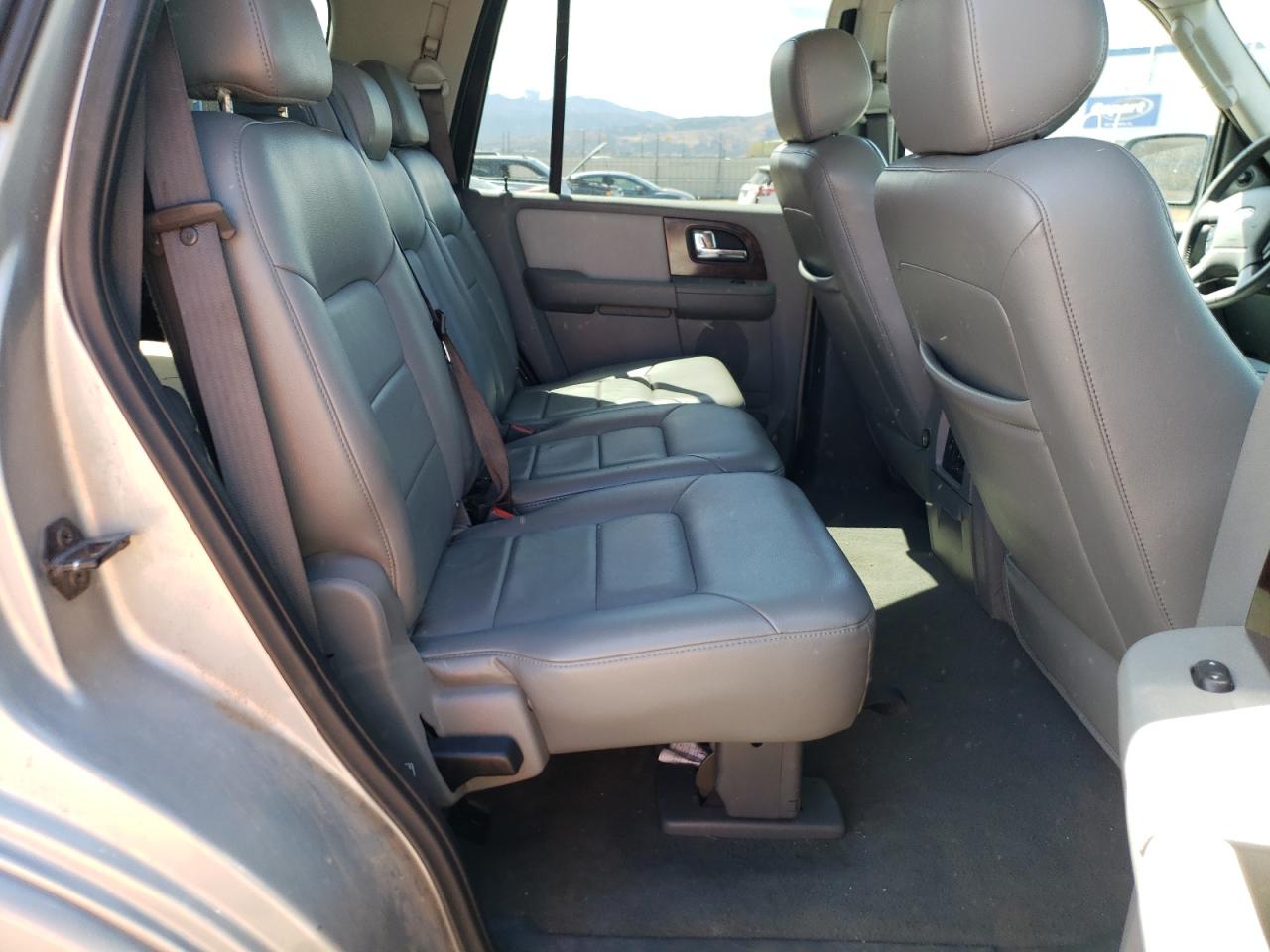 Photo 6 from auction – 2006 FORD EXPEDITION with VIN 1FMFU19566LA52562