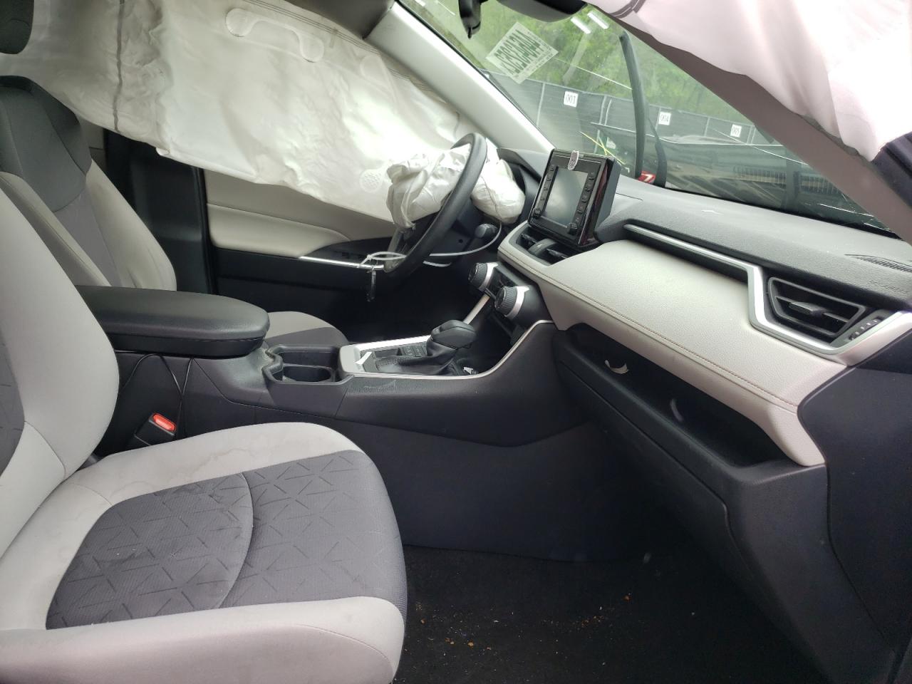 Photo 5 from auction – 2019 TOYOTA RAV4 XLE with VIN JTMP1RFV8KD509669
