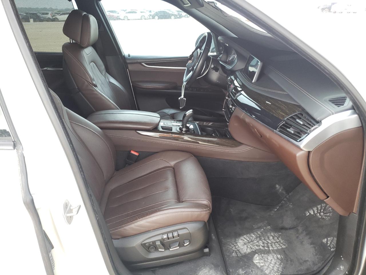 Photo 5 from auction – 2015 BMW X5 XDRIVE5 with VIN 5UXKR6C54F0J74363