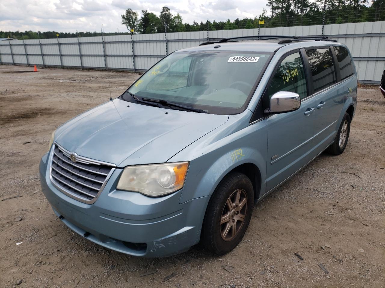Photo 2 from auction – 2008 CHRYSLER TOWN & COU with VIN 2A8HR54P68R791903