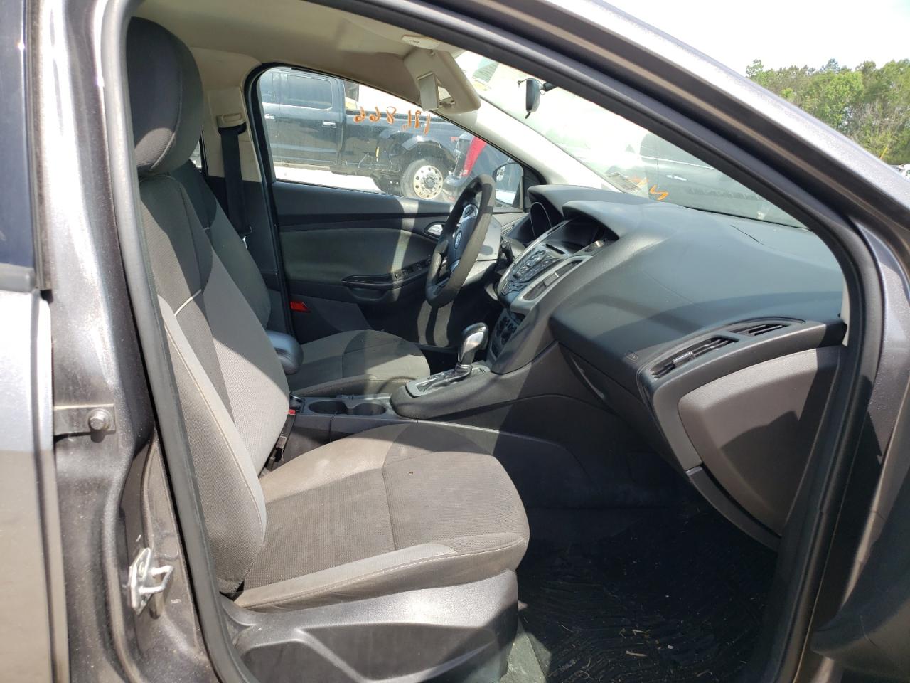 Photo 5 from auction – 2014 FORD FOCUS SE with VIN 1FADP3K27EL203105