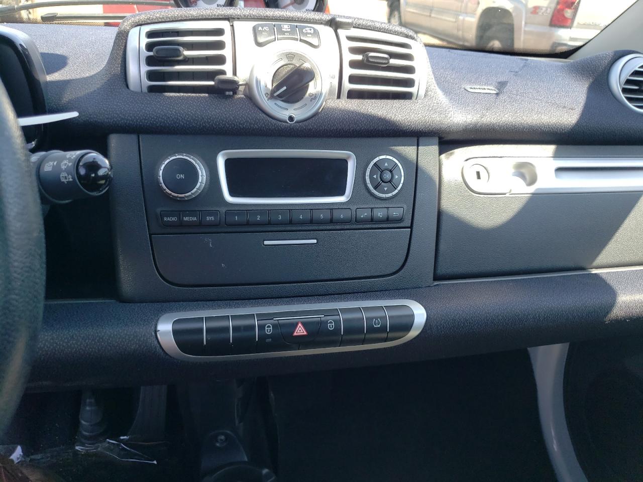 Photo 9 from auction – 2014 SMART FORTWO with VIN WMEEJ9AA3EK800934