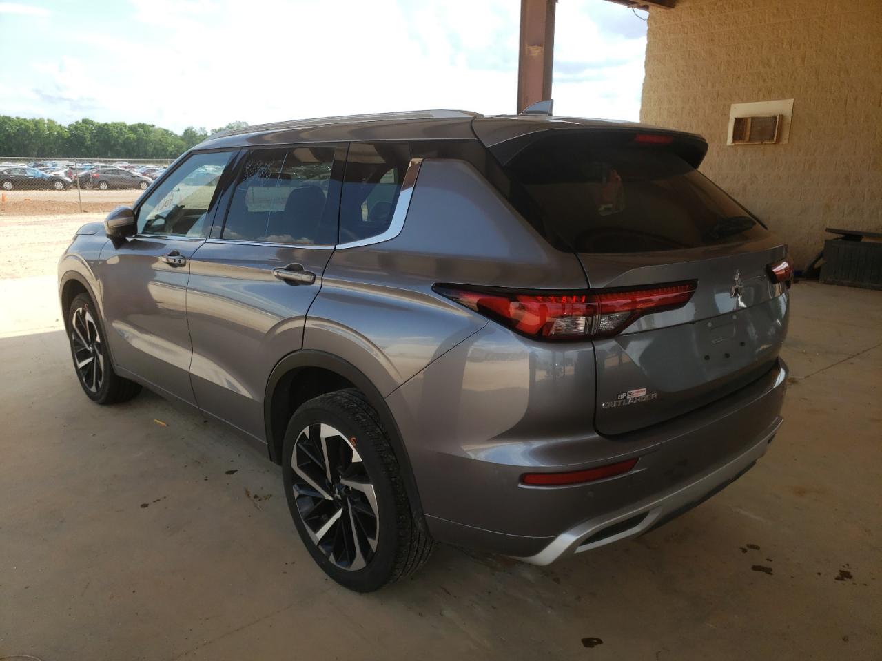Photo 3 from auction – 2022 MITSUBISHI OUTLANDER with VIN JA4J3VA89NZ027305