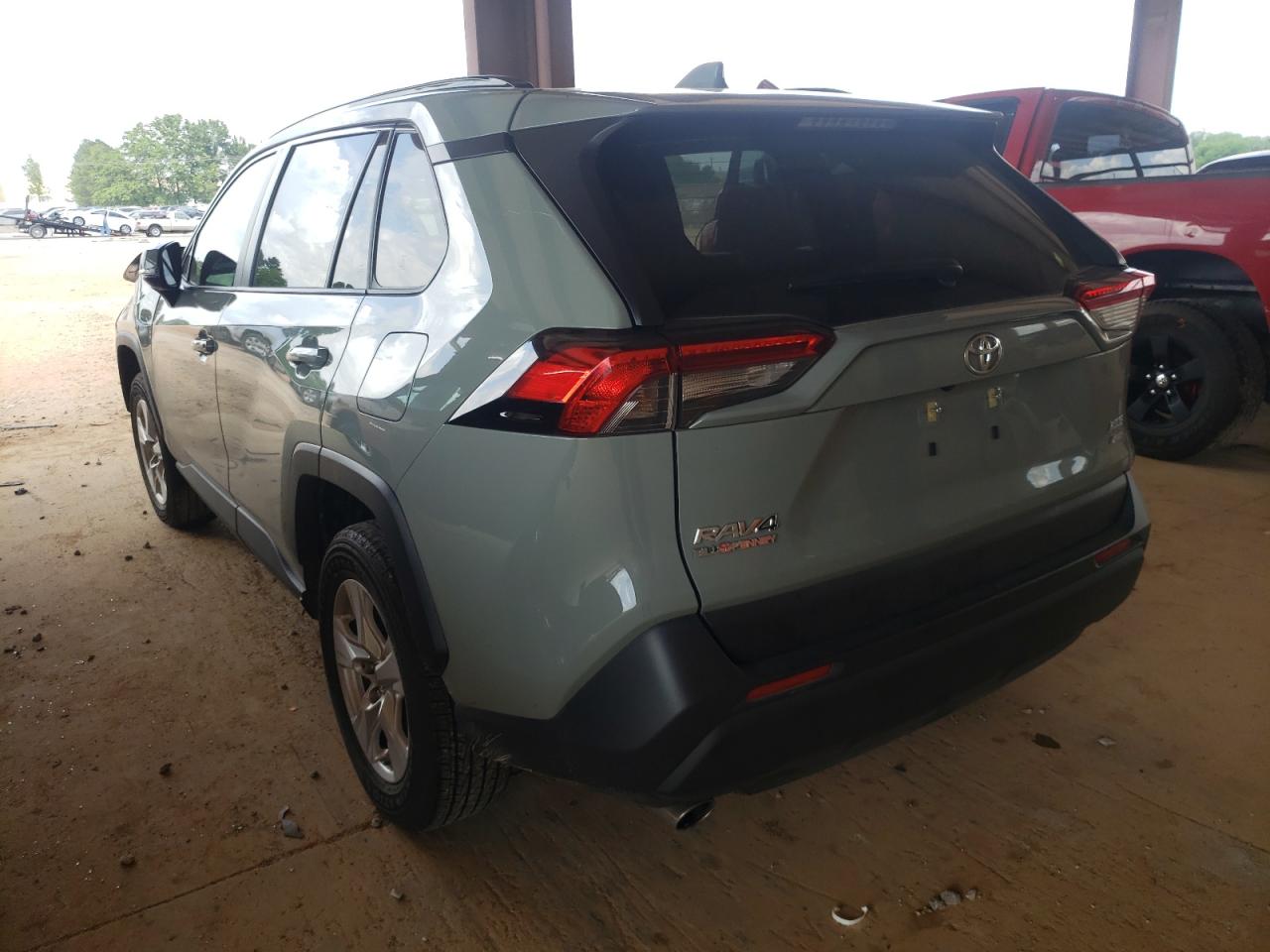 Photo 3 from auction – 2019 TOYOTA RAV4 XLE with VIN JTMP1RFV9KD516114