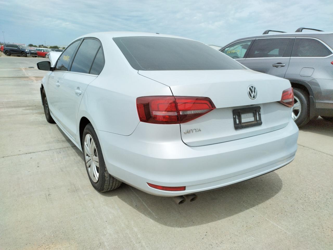 Photo 3 from auction – 2017 VOLKSWAGEN JETTA S with VIN 3VW2B7AJ6HM382639