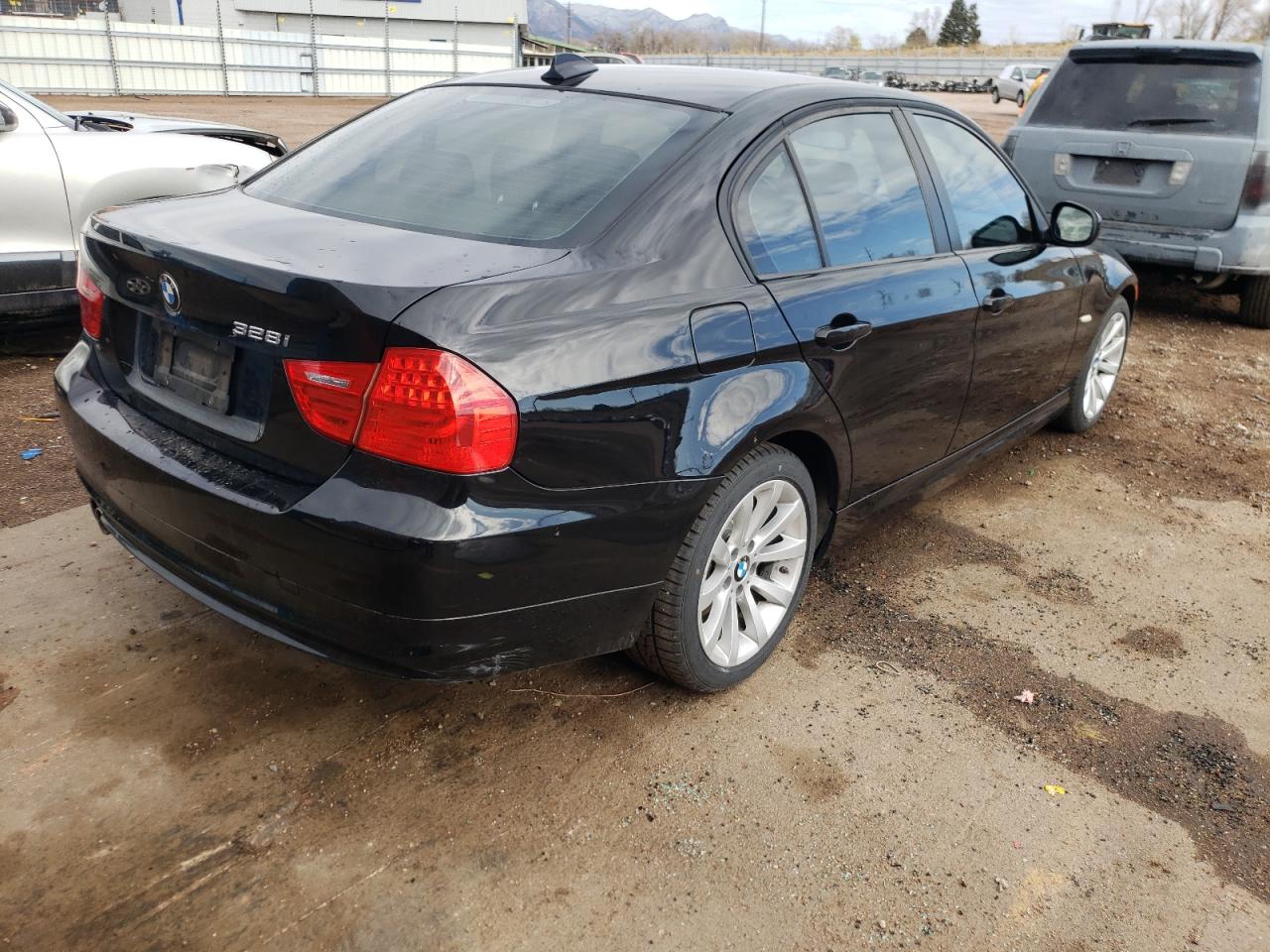 Photo 4 from auction – 2011 BMW 328 I SULE with VIN WBAPH5G5XBNM79228