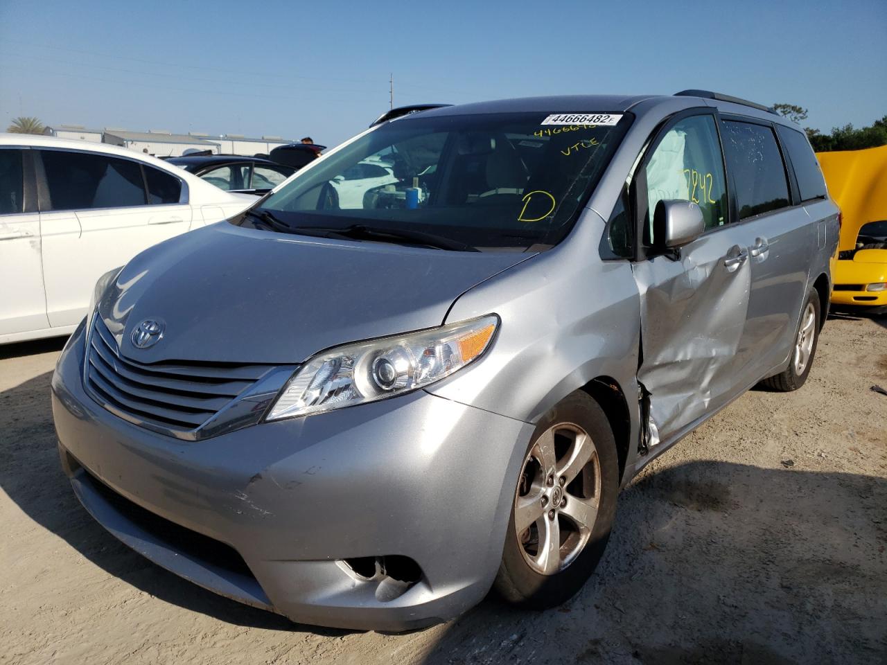 Photo 2 from auction – 2017 TOYOTA SIENNA LE with VIN 5TDKZ3DC3HS767922