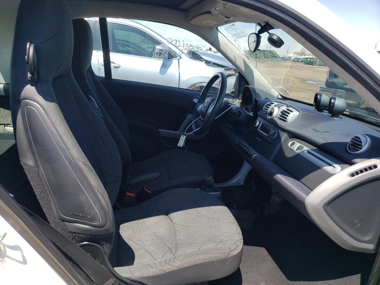 Photo 5 from auction – 2014 SMART FORTWO with VIN WMEEJ9AA3EK800934