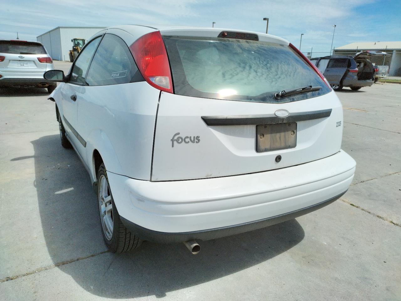 Photo 3 from auction – 2000 FORD FOCUS ZX3 with VIN 3FAFP3139YR198546