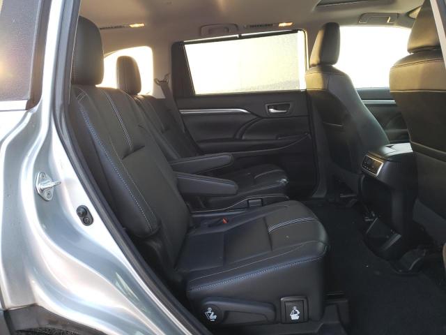 Photo 6 from auction – 2017 TOYOTA HIGHLANDER with VIN 5TDKZRFHXHS511028