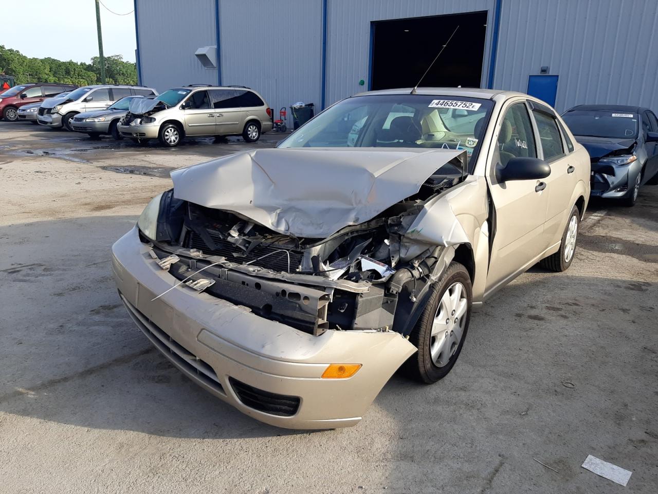 Photo 2 from auction – 2007 FORD FOCUS ZX4 with VIN 1FAFP34N97W356876