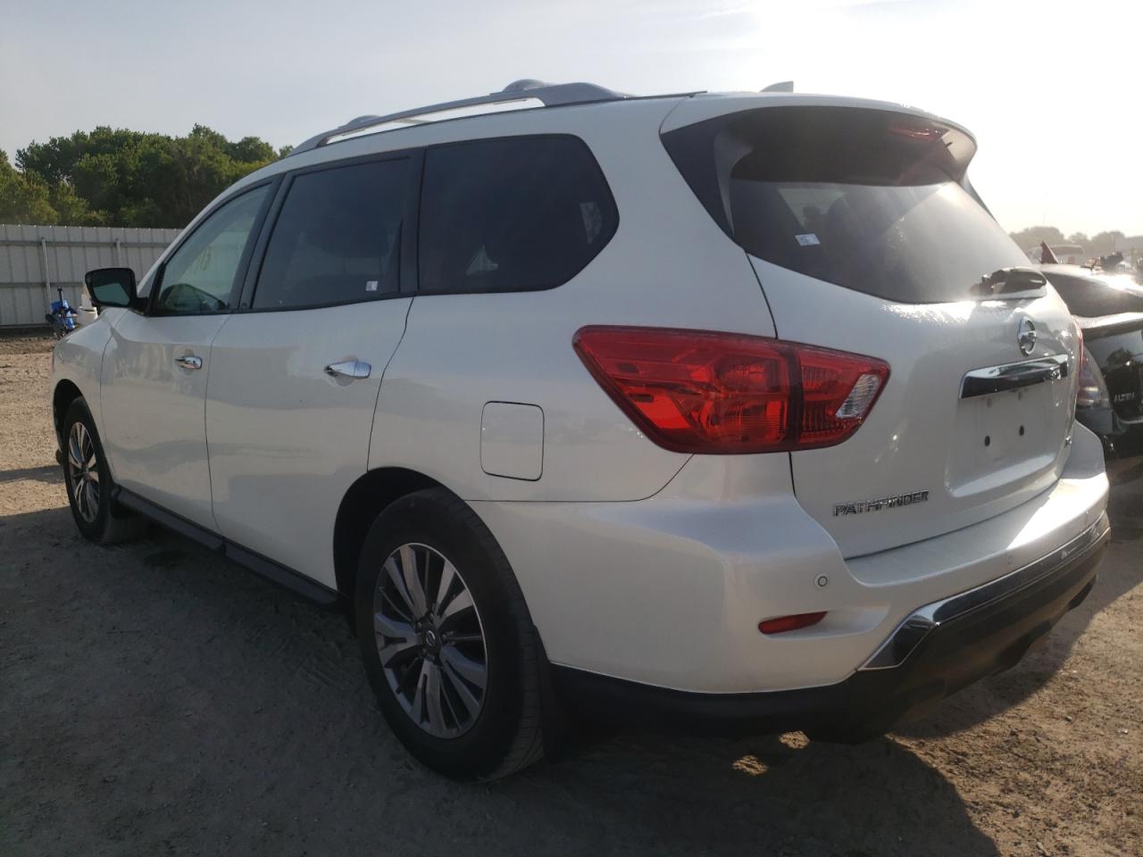 Photo 3 from auction – 2019 NISSAN PATHFINDER with VIN 5N1DR2MN9KC602742