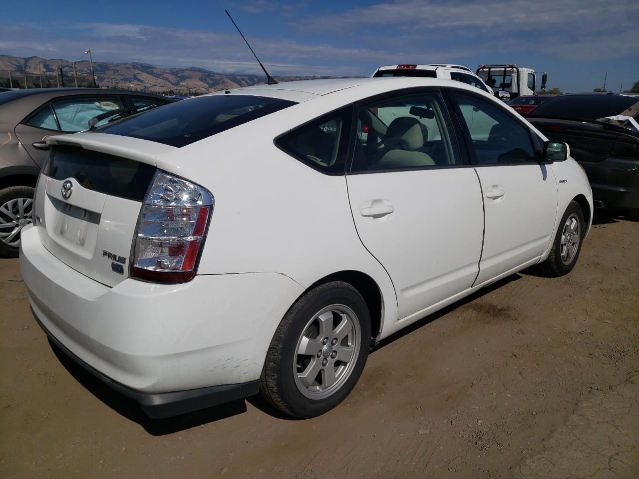 Photo 4 from auction – 2007 TOYOTA PRIUS with VIN JTDKB20U677608088
