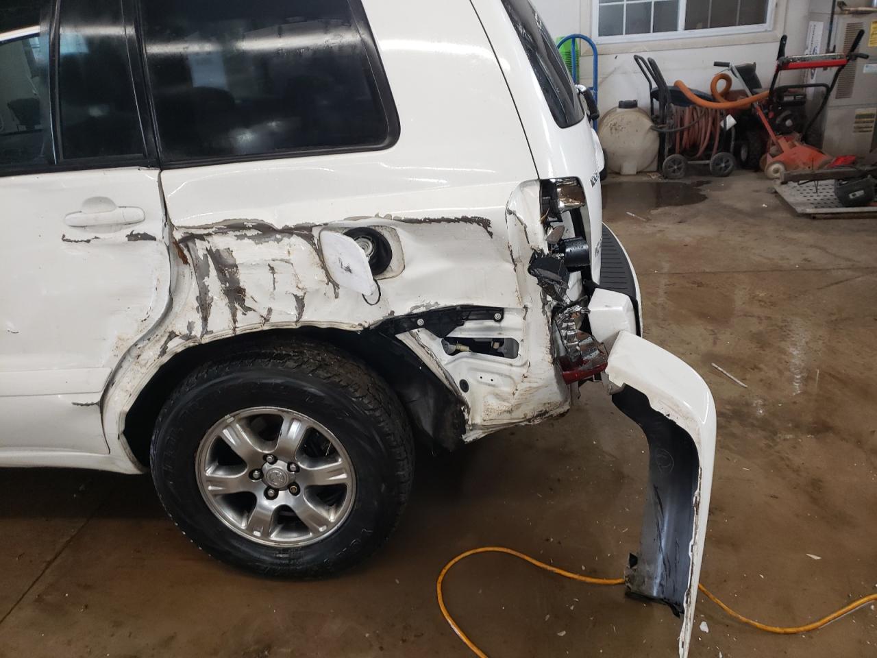 Photo 9 from auction – 2004 TOYOTA HIGHLANDER with VIN JTEEP21A740019439